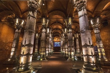 Sarnıç 428 ve 443 yılları arasında inşa edildi. Theodosius tarafından inşa edilmiş. Bozdogan nehri tarafından şehre taşınan su burada depolandı. İstanbul, Türkiye - 30 Eylül 2020.