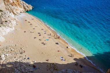 Kaputas Sahili Türkiye 'nin Akdeniz kıyısında yer almaktadır. Türkiye 'nin en popüler plajlarından biridir. Kas, Türkiye - 24 Nisan 2022.