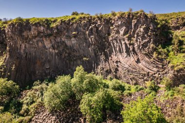 Garni Vadisi 'ndeki bazalt sütunlar Ermenistan' daki Taşlar Senfonisi olarak bilinir. Sekizgen bazalt sütunların jeolojik oluşumu .