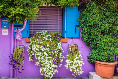 Burano içinde gizli pencere