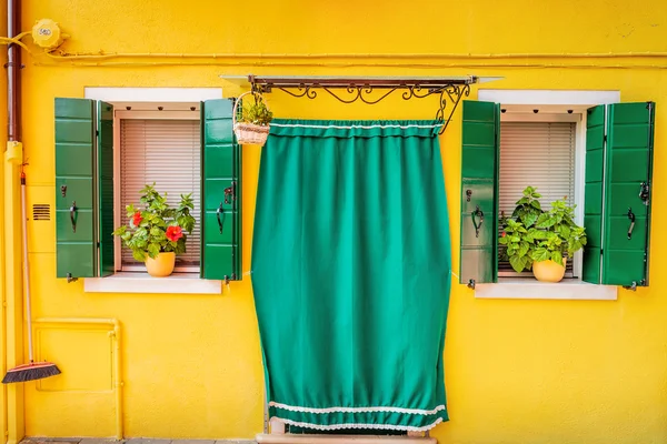 Coloridas ventanas Burano — Foto de Stock