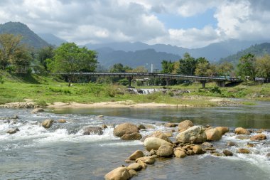 nehir ve dağ Kiriwong Köyü, Nakorn Sri Thammarat, Thailand.