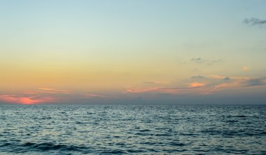 Günbatımı güzel Surin Beach Phuket Tayland