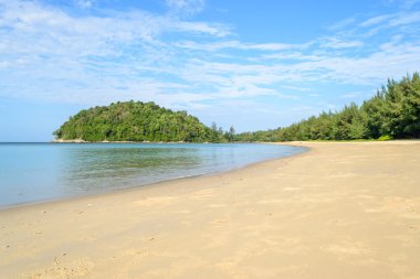 Mavi gökyüzü, Layan beach Phuket Tayland ile güzel tropikal plaj