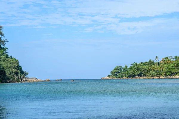 Layan Beach, Phuket mavi gökyüzü ile güzel deniz — Stok fotoğraf