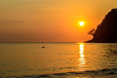 Layan Beach, Phuket Tayland güzel gün batımı