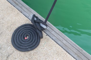 Siyah dock hat / pier adlı demirleme