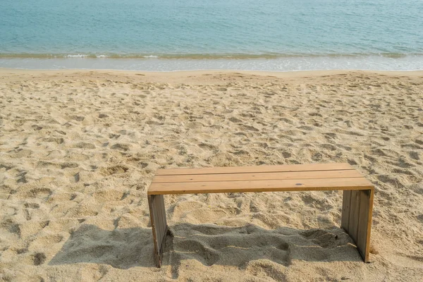 Silla de madera en la playa — Foto de Stock
