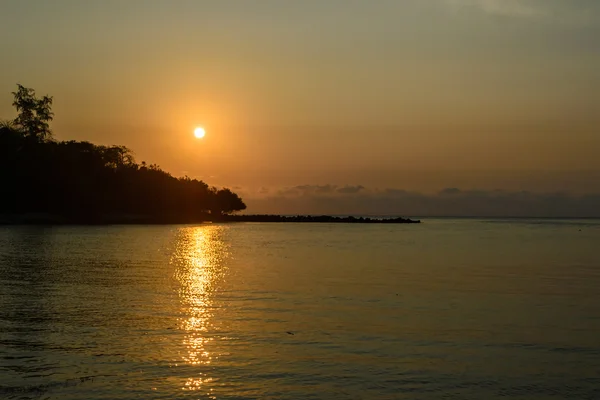 Východ slunce na pláži Choengmon Beach, Koh samui, Thajsko — Stock fotografie