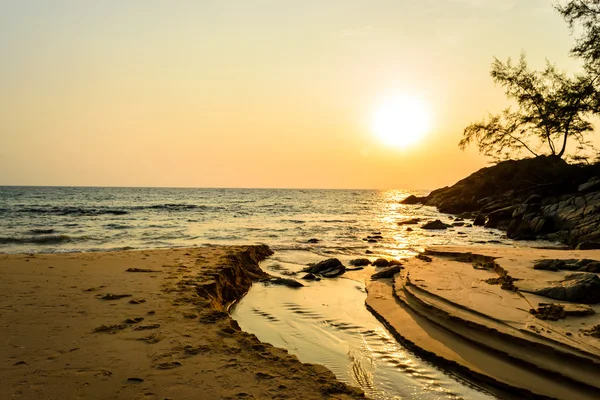 Západ slunce na Naithon Beach v Phuket, Thajsko — Stock fotografie