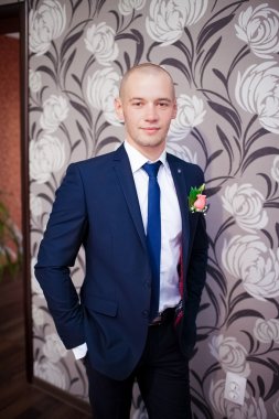 Takım elbiseli güzel düğün gelin