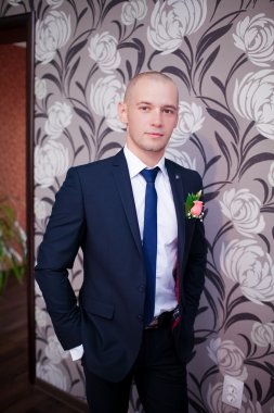 Takım elbiseli güzel düğün gelin