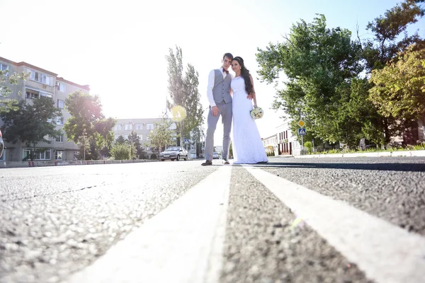 Young bride and groom walk in nature on the wedding day — Stock Photo, Image