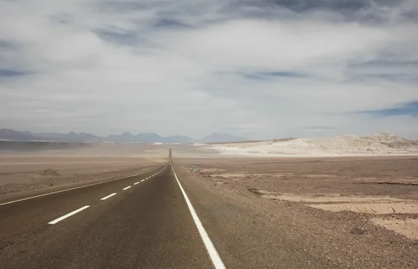 Strada infinita nel deserto — Foto Stock