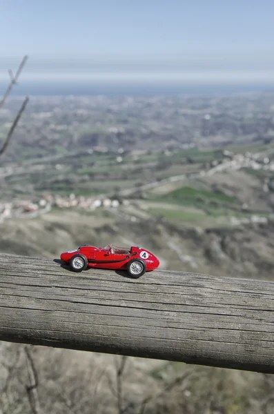 Modèle réduit de la célèbre voiture de course à Saint-Marin — Photo