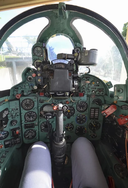 La cabina di pilotaggio del famoso caccia MiG-21 — Foto Stock