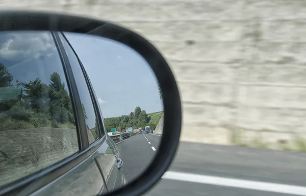 Vista do tráfego em uma estrada italiana — Fotografia de Stock