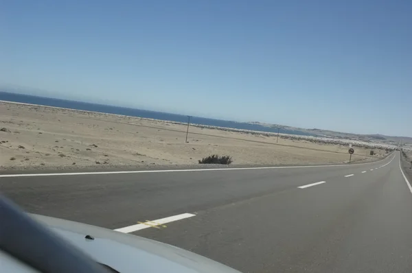 Interminable carretera Panamericana en el desierto — Foto de Stock