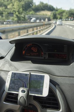 Cep telefonu otomobil