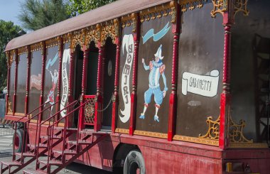 Ülke adil, ortak tuvalet