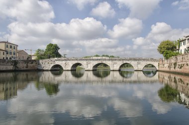 Rimini Tiberius'un Roma köprüsü