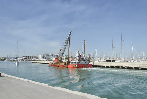 Dredger Rimini poort binnenkomt — Stockfoto