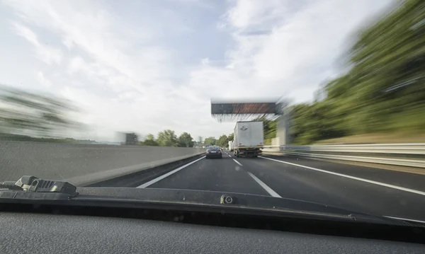 Trânsito na auto-estrada — Fotografia de Stock