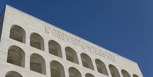 Exemplo típico de arquitetura racionalista em Roma — Fotografia de Stock