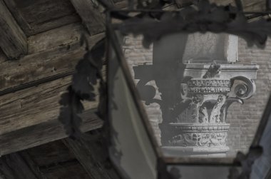 Bir avize yansıması