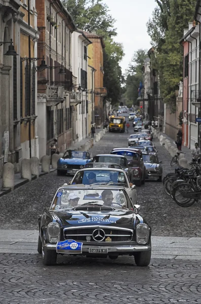 Carrera de coches vintage el Gran Premio de Nuvolari — Foto de Stock