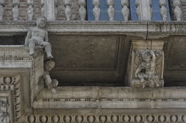 Le balcon d'un palais classique — Photo