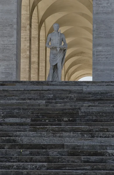 Sculpture du vieux Roman — Photo