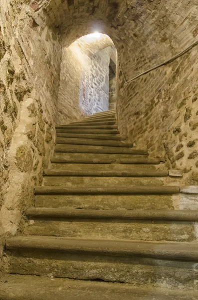 Versteckte Passage in einer mittelalterlichen Burg — Stockfoto