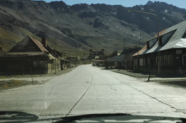 Terkedilmiş kasaba sınırında — Stok fotoğraf