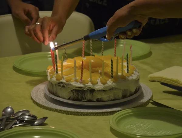 Tarta casera para celebrar el cumpleaños —  Fotos de Stock