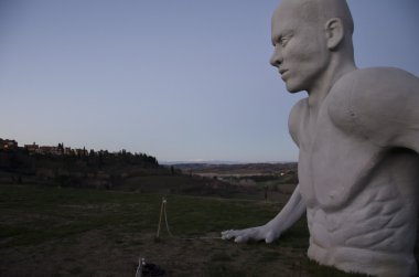 Tiyatro sessizlik heykeller