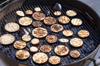 ızgara üzerinde ızgara patlıcan