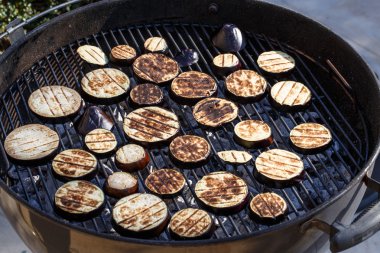 ızgara üzerinde ızgara patlıcan