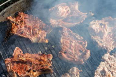 Izgara domuz eti ızgara üzerinde