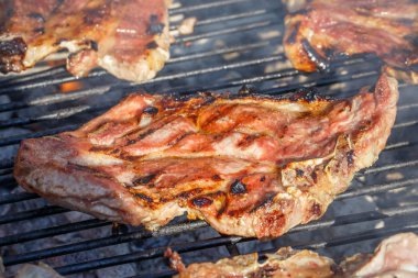 Izgara domuz eti ızgara üzerinde