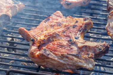 Izgara domuz eti ızgara üzerinde