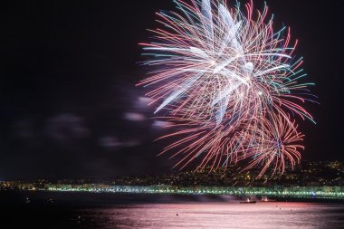 Üzerinde 14 Temmuz Nice Day kutlamaları havai fişek