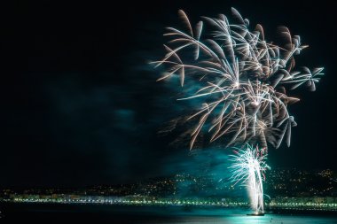 Üzerinde 14 Temmuz Nice Day kutlamaları havai fişek