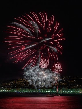 Üzerinde 14 Temmuz Nice Day kutlamaları havai fişek