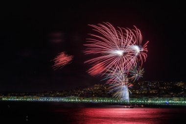 Üzerinde 14 Temmuz Nice Day kutlamaları havai fişek