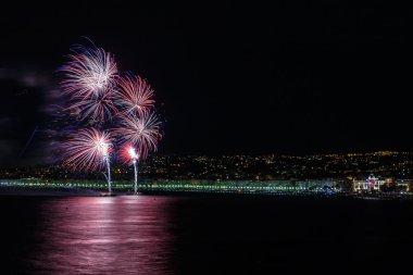 Üzerinde 14 Temmuz Nice Day kutlamaları havai fişek