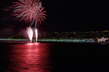 Üzerinde 14 Temmuz Nice Day kutlamaları havai fişek