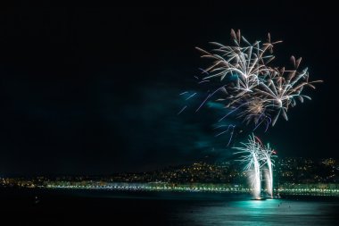 Üzerinde 14 Temmuz Nice Day kutlamaları havai fişek