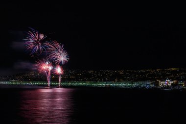 Üzerinde 14 Temmuz Nice Day kutlamaları havai fişek