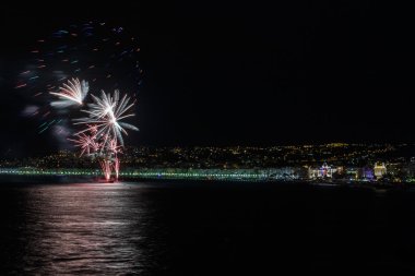 Üzerinde 14 Temmuz Nice Day kutlamaları havai fişek